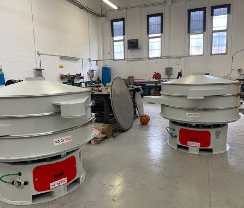 Circular vibrating screens